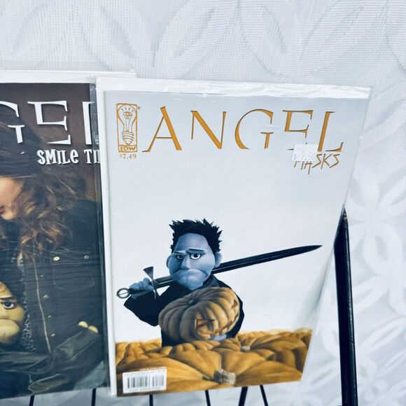 IDW Angel Lot Blood Trenches 1-4, Masks 1, Smile Time 1-3, Hole In The World 1-5 - Picture 5 of 9